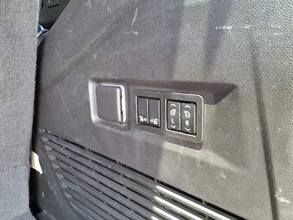 Thumbnail: 2022 Chevrolet Tahoe - 6