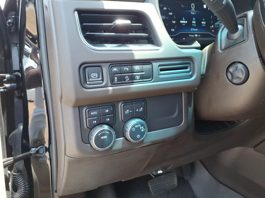 Thumbnail: 2023 Chevrolet Tahoe - 21