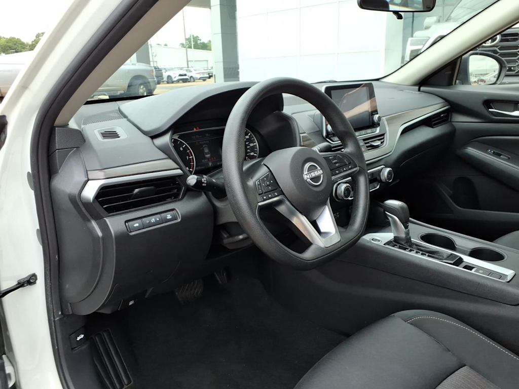 Thumbnail: 2025 Nissan Altima - 6