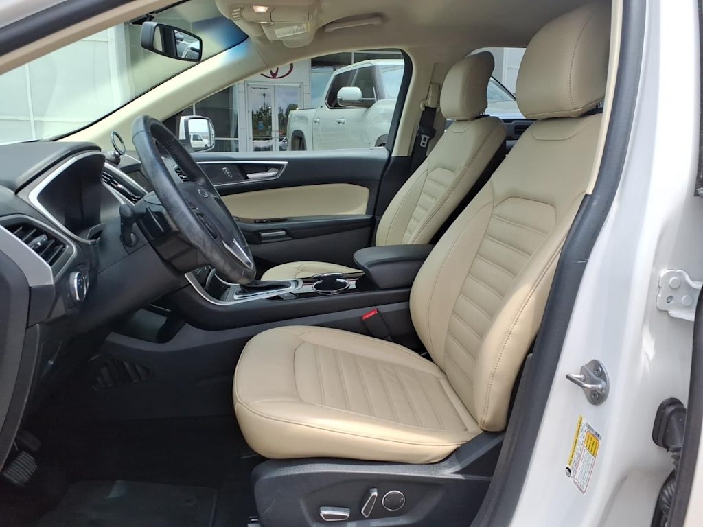 Thumbnail: 2017 Ford Edge - 8