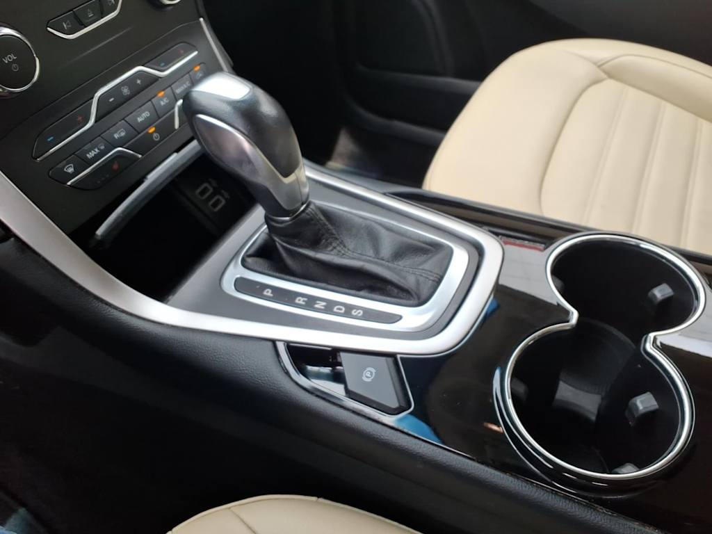 Thumbnail: 2017 Ford Edge - 25