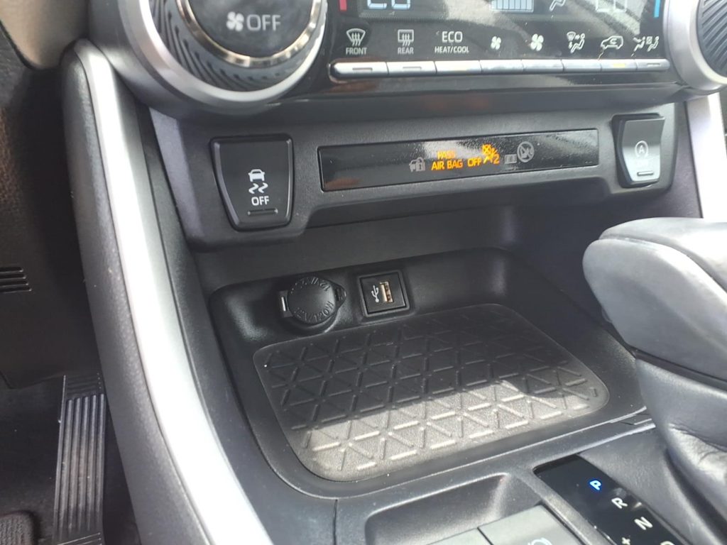 Thumbnail: 2024 Toyota RAV4 - 25