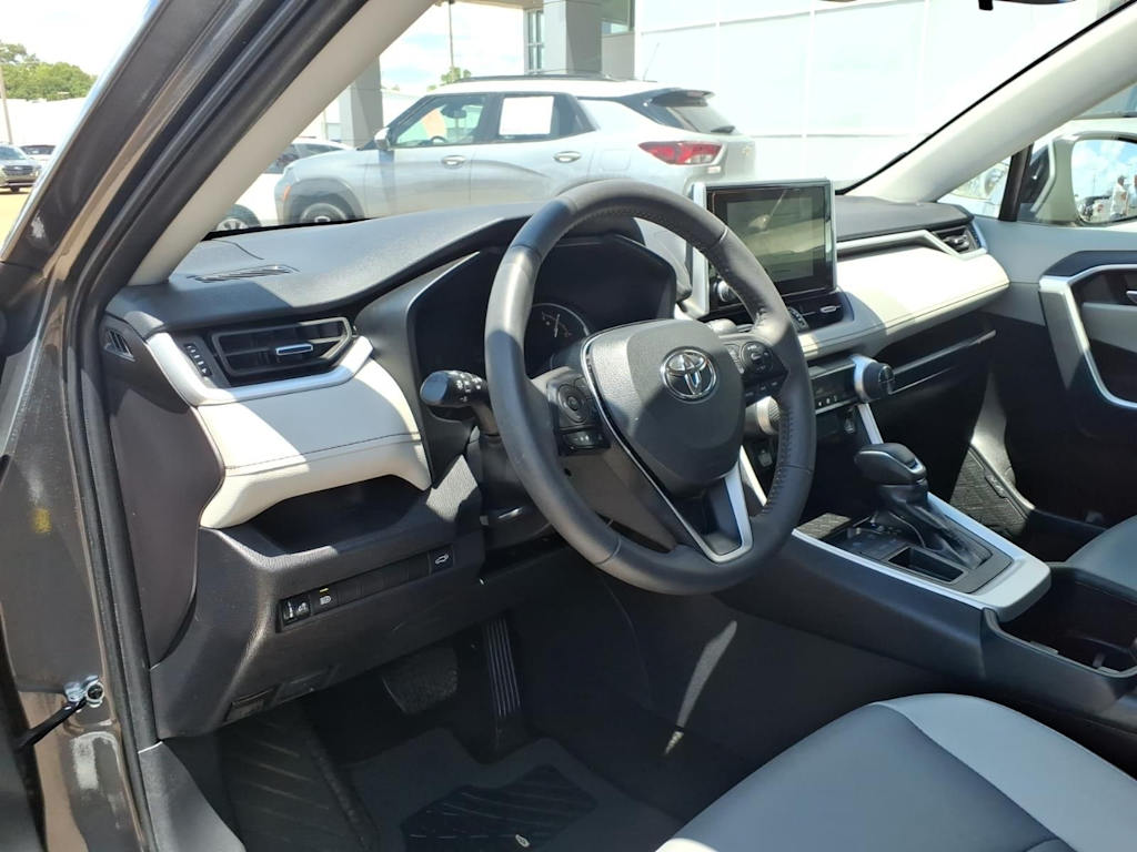 Thumbnail: 2025 Toyota RAV4 - 6