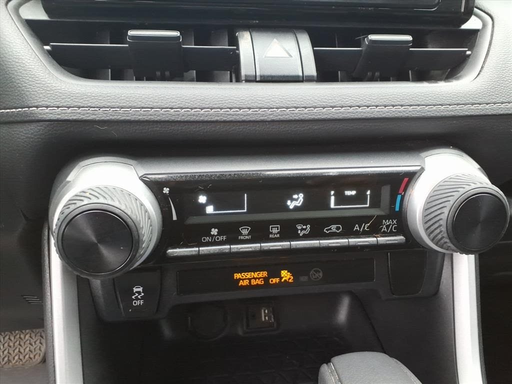 Thumbnail: 2019 Toyota RAV4 - 22