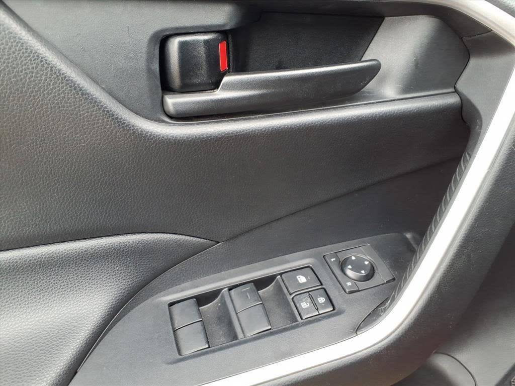 Thumbnail: 2019 Toyota RAV4 - 18