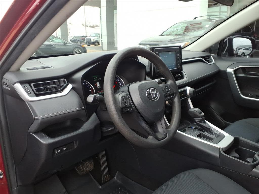 Thumbnail: 2019 Toyota RAV4 - 6