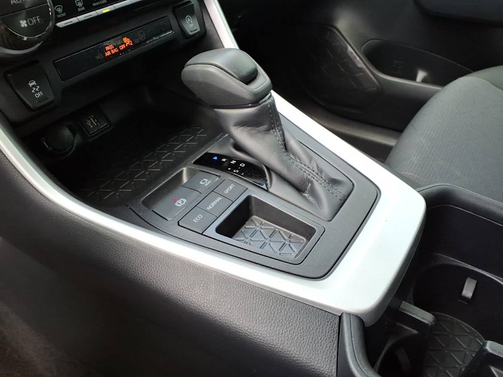 Thumbnail: 2025 Toyota RAV4 - 11