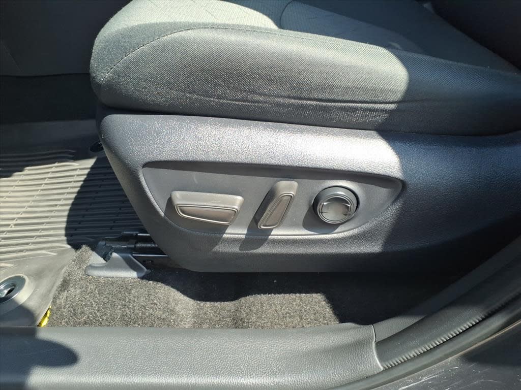 Thumbnail: 2024 Toyota RAV4 - 17