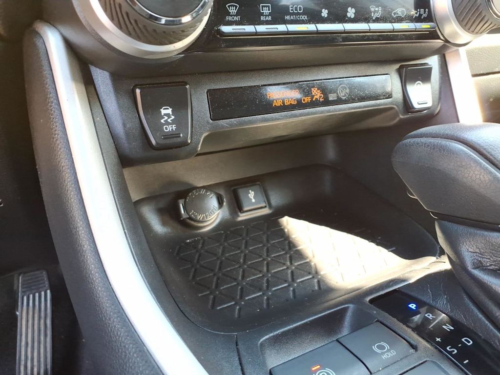Thumbnail: 2021 Toyota RAV4 - 11