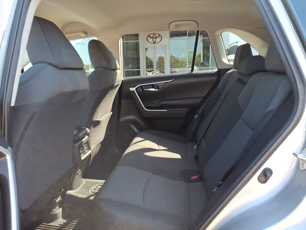 Thumbnail: 2021 Toyota RAV4 - 9
