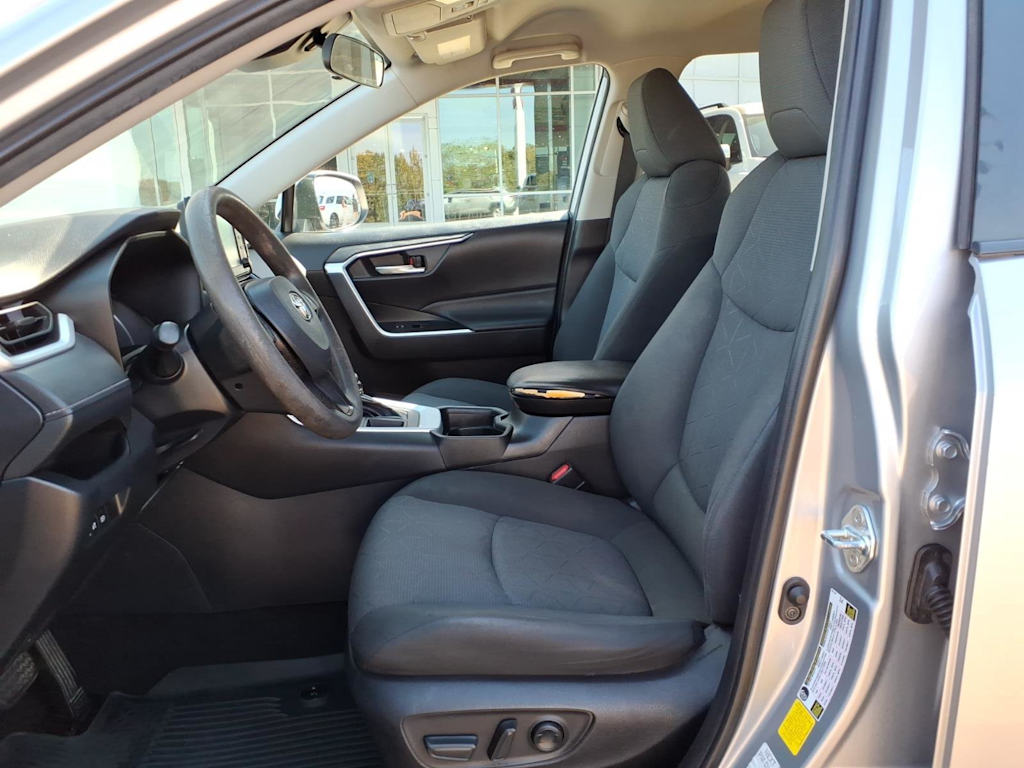 Thumbnail: 2021 Toyota RAV4 - 8