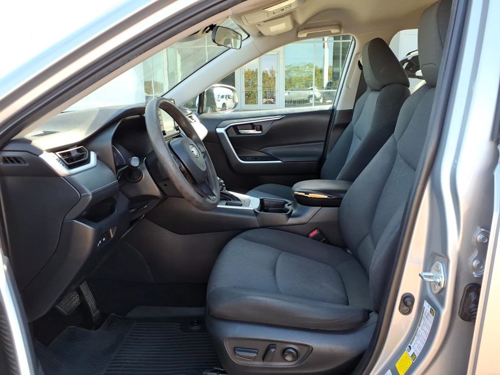 Thumbnail: 2021 Toyota RAV4 - 7