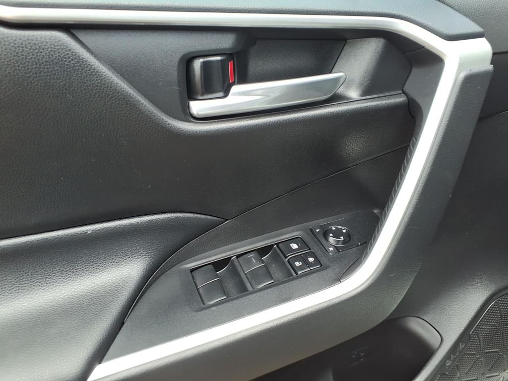 Thumbnail: 2021 Toyota RAV4 - 19