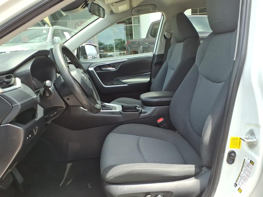 Thumbnail: 2021 Toyota RAV4 - 8
