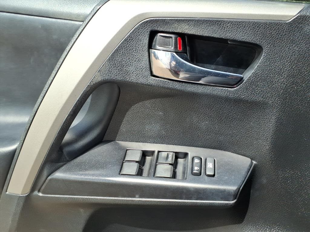 Thumbnail: 2018 Toyota RAV4 - 18