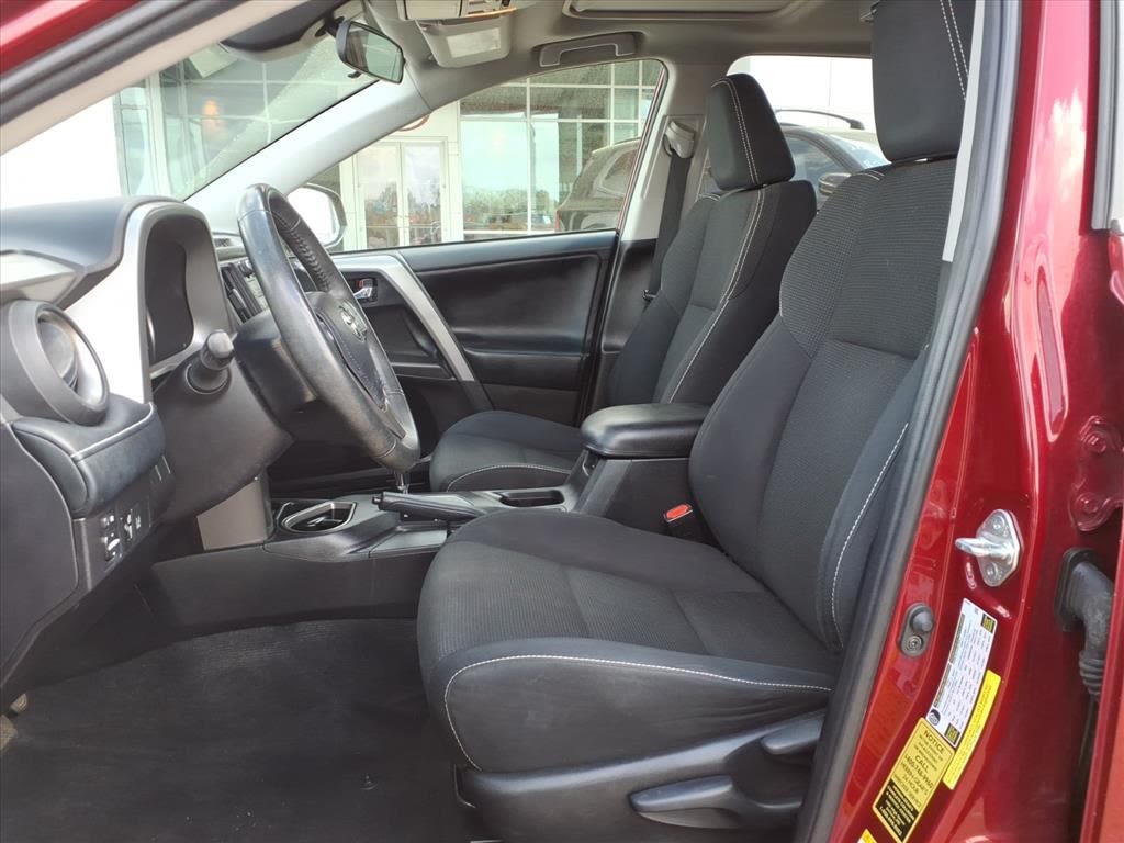 Thumbnail: 2018 Toyota RAV4 - 8