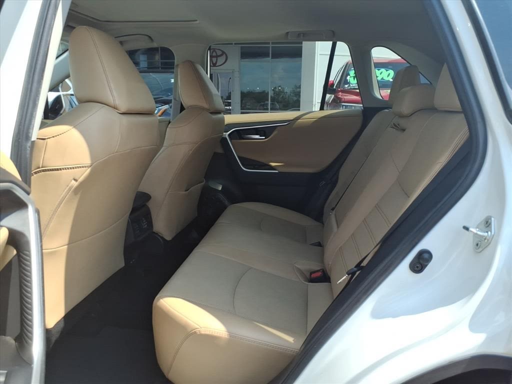 Thumbnail: 2022 Toyota RAV4 - 10