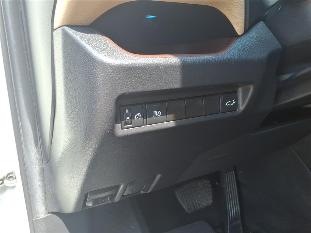 Thumbnail: 2022 Toyota RAV4 - 21