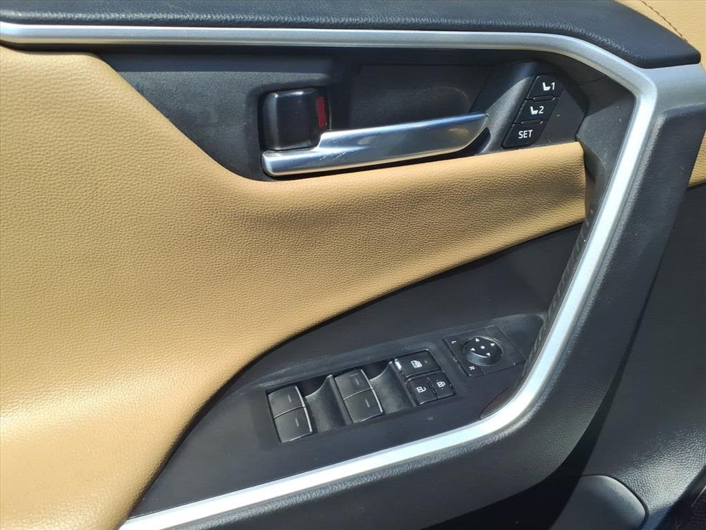 Thumbnail: 2022 Toyota RAV4 - 20