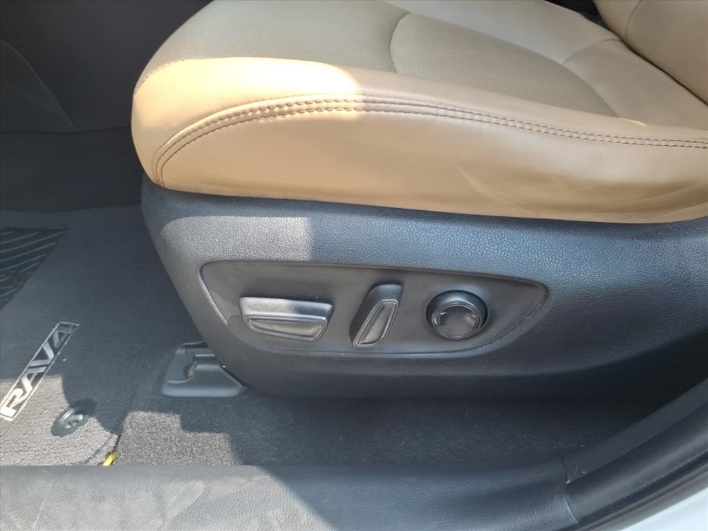 Thumbnail: 2022 Toyota RAV4 - 19