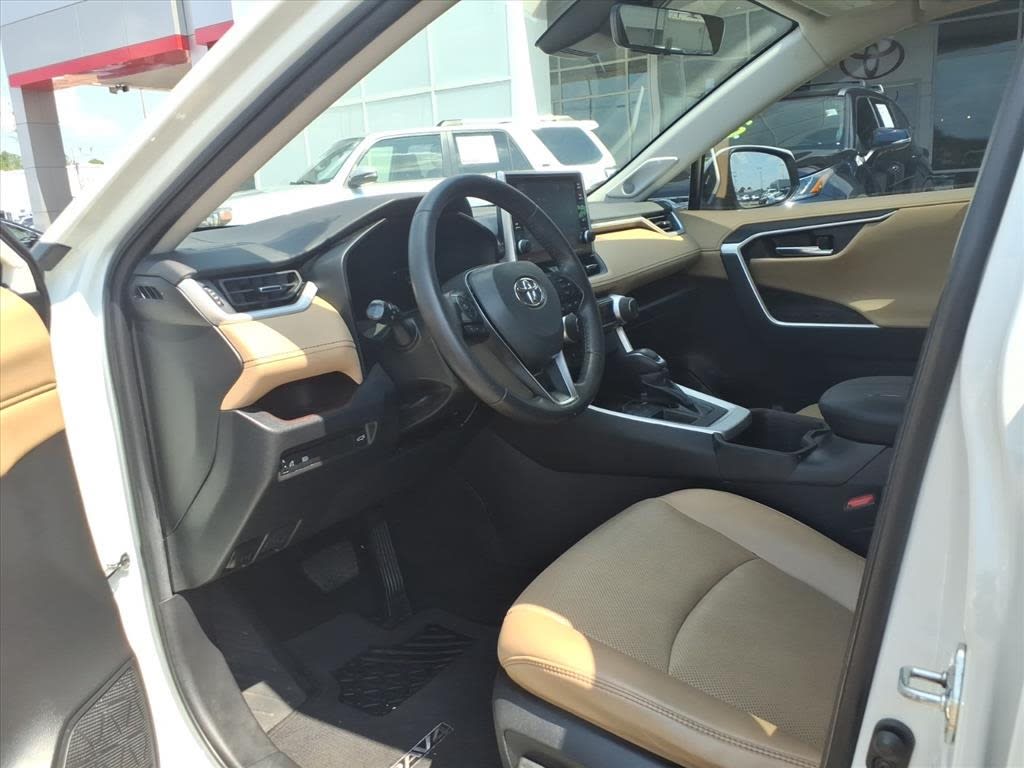 Thumbnail: 2022 Toyota RAV4 - 11