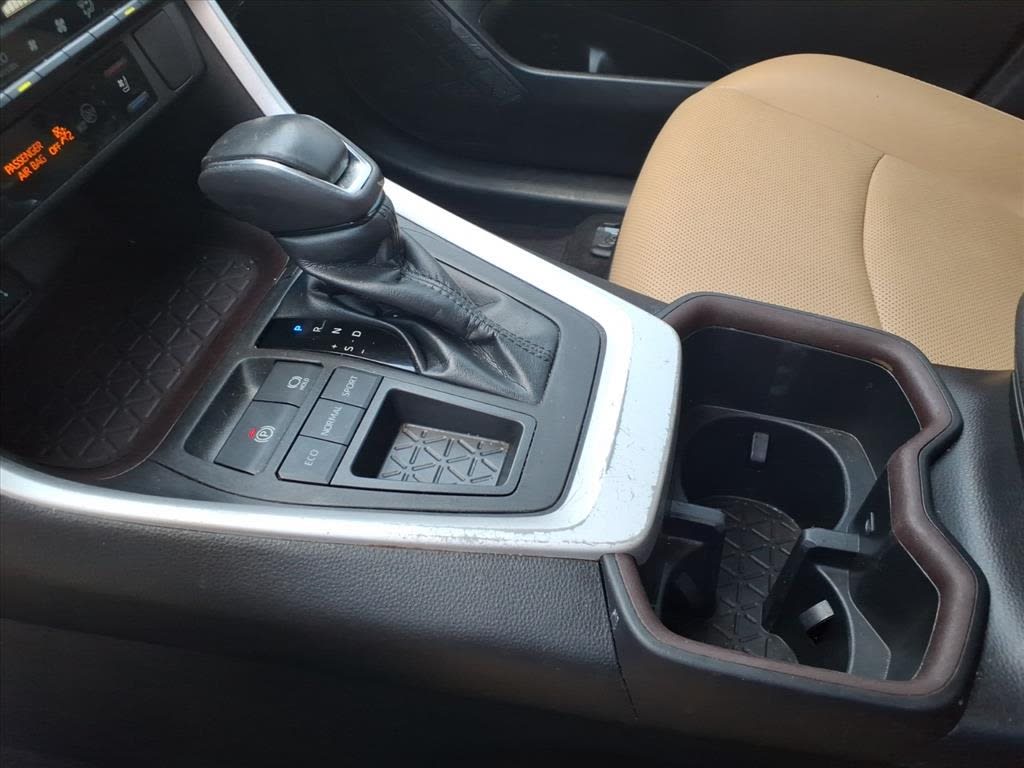 Thumbnail: 2022 Toyota RAV4 - 13