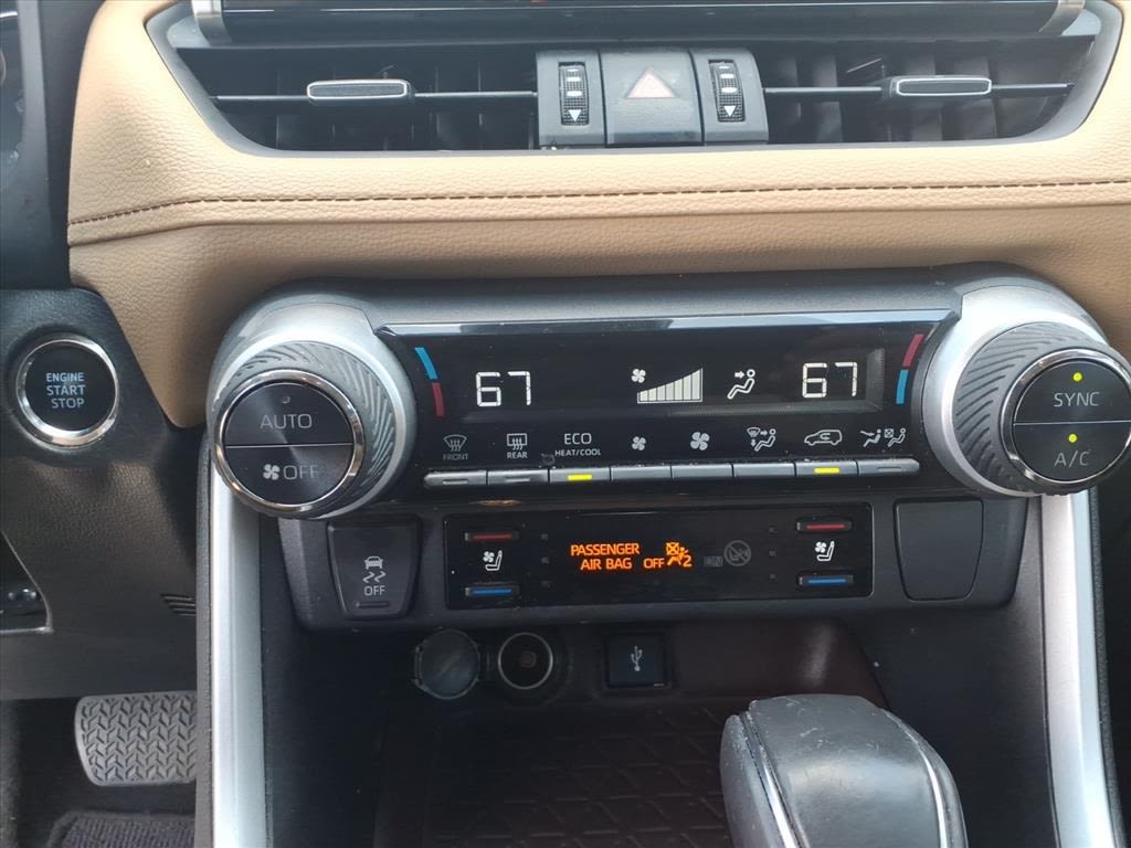 Thumbnail: 2022 Toyota RAV4 - 25