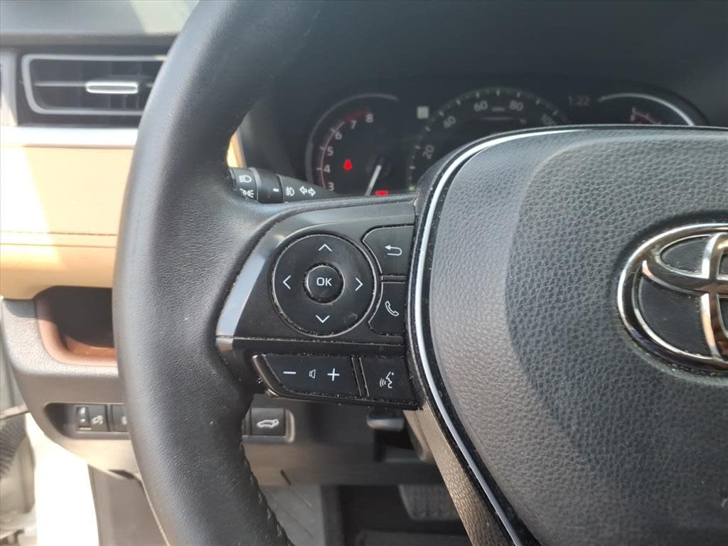 Thumbnail: 2022 Toyota RAV4 - 22