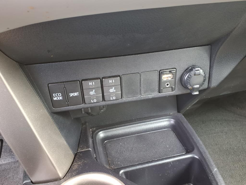 Thumbnail: 2015 Toyota RAV4 - 25