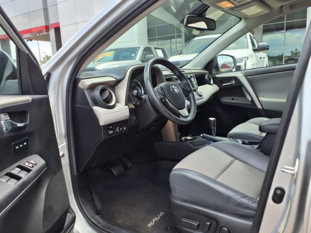 Thumbnail: 2015 Toyota RAV4 - 10