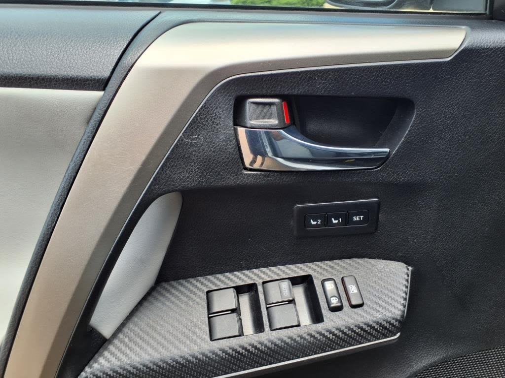Thumbnail: 2015 Toyota RAV4 - 20