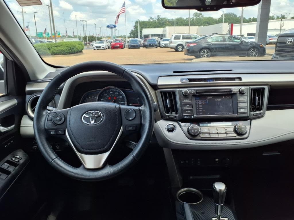 Thumbnail: 2015 Toyota RAV4 - 2