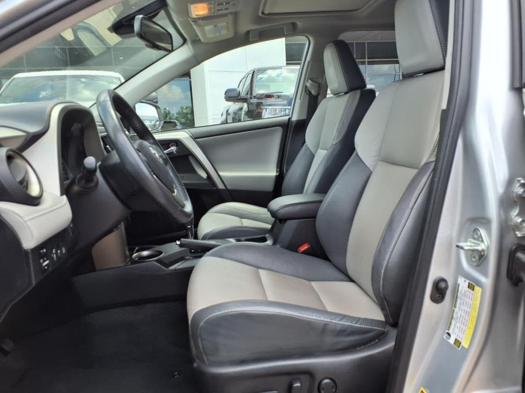 Thumbnail: 2015 Toyota RAV4 - 8