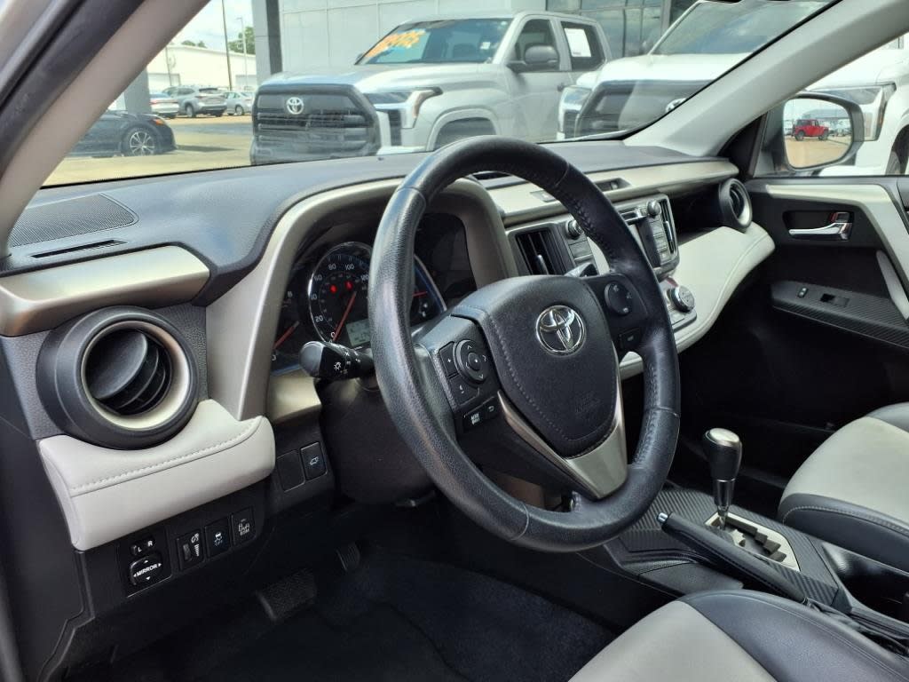 Thumbnail: 2015 Toyota RAV4 - 6