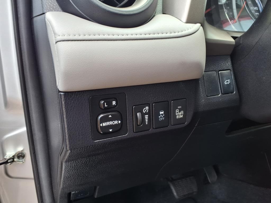 Thumbnail: 2015 Toyota RAV4 - 21