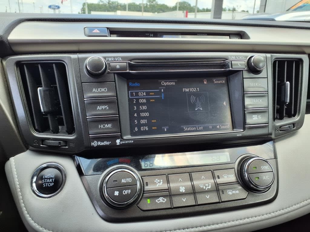 Thumbnail: 2015 Toyota RAV4 - 11