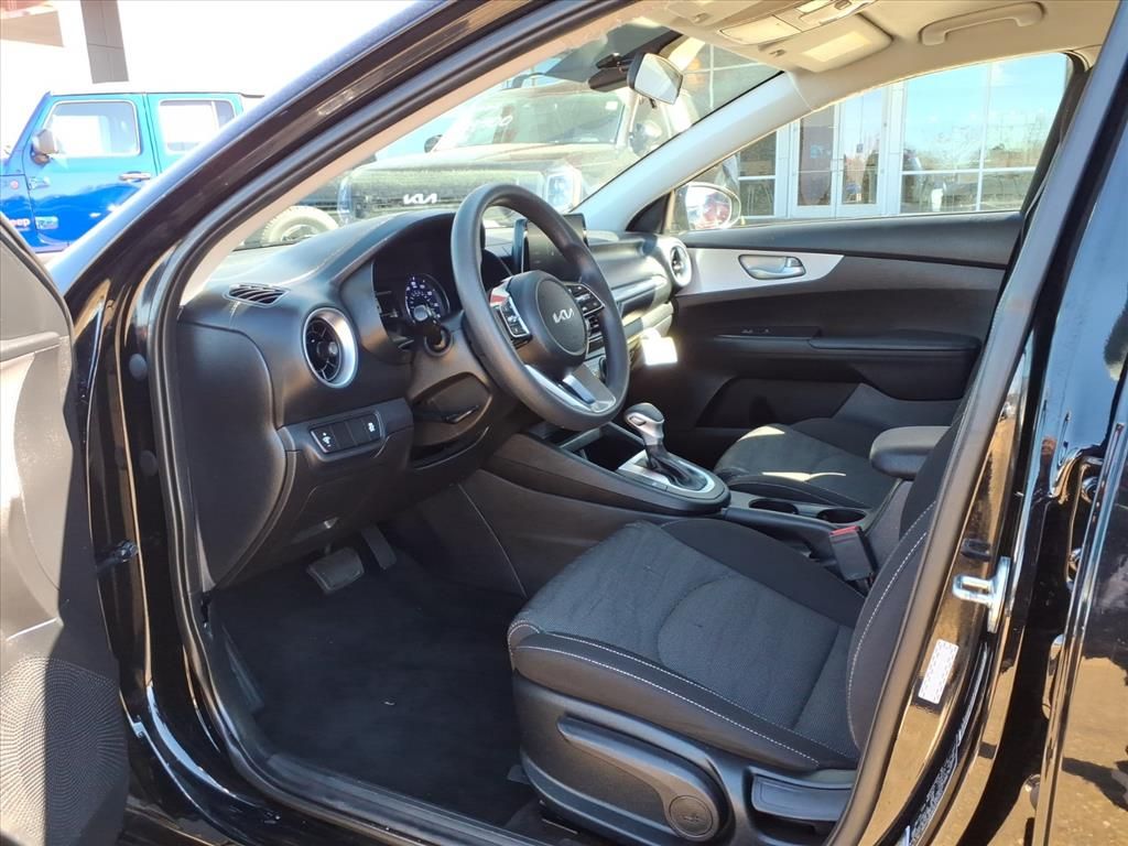 Thumbnail: 2023 Kia Forte - 27