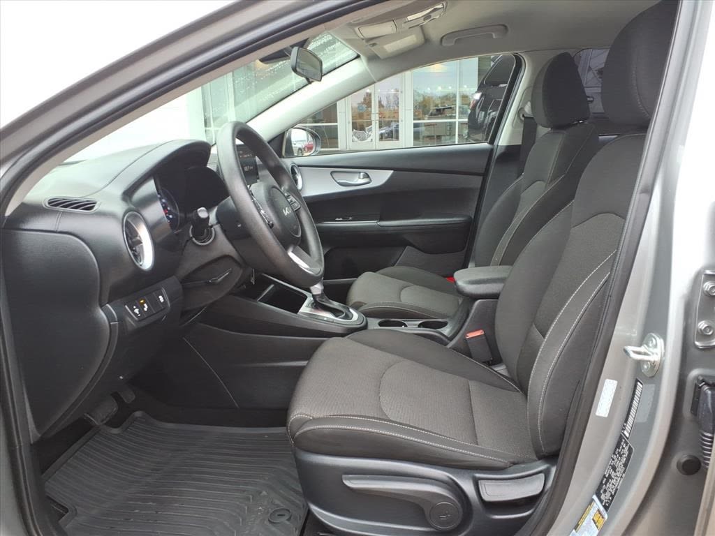 Thumbnail: 2024 Kia Forte - 8