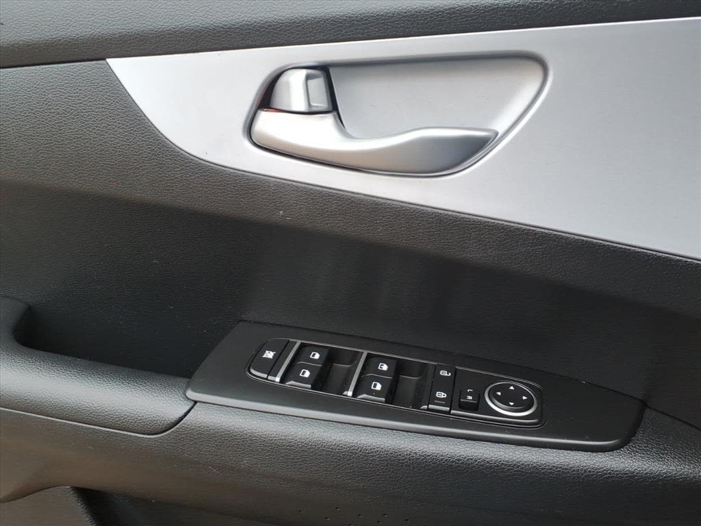 Thumbnail: 2024 Kia Forte - 18