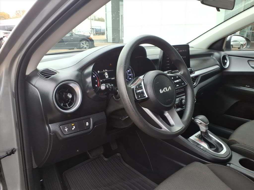 Thumbnail: 2024 Kia Forte - 6