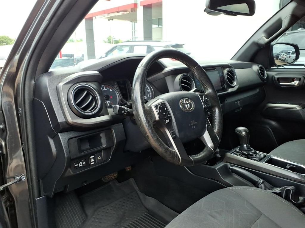 Thumbnail: 2019 Toyota Tacoma - 6