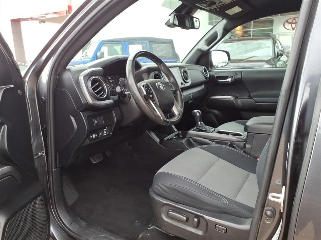 Thumbnail: 2021 Toyota Tacoma - 28