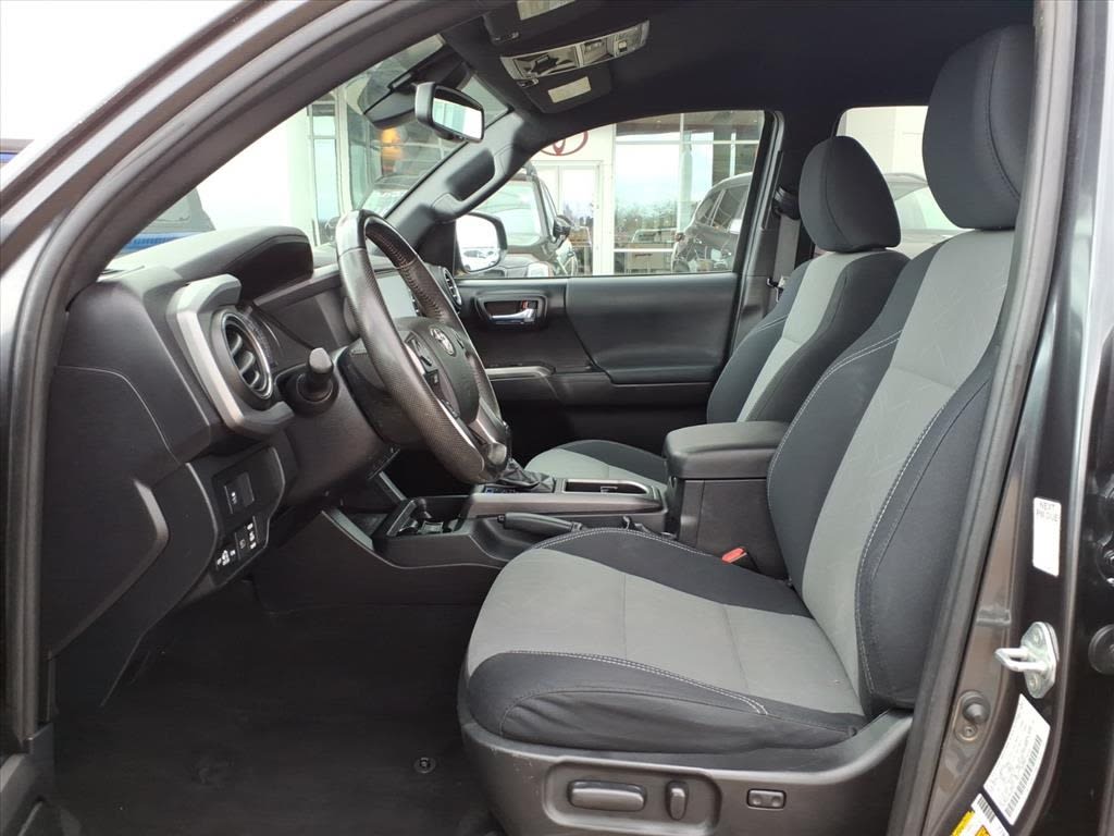 Thumbnail: 2021 Toyota Tacoma - 8