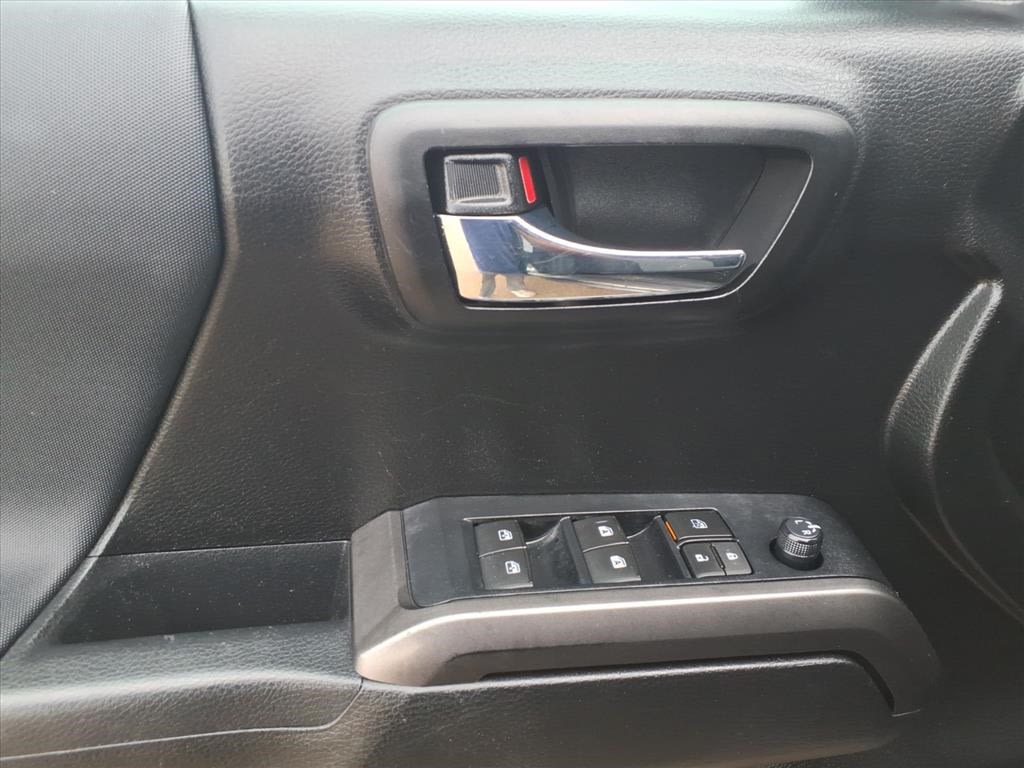 Thumbnail: 2021 Toyota Tacoma - 19