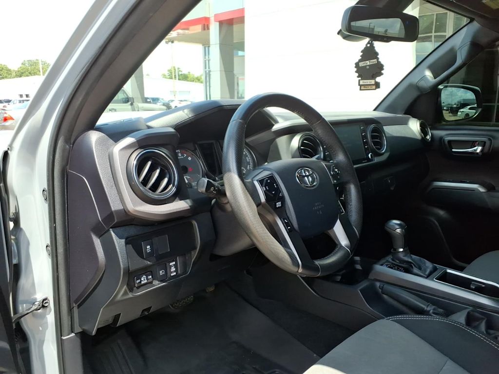 Thumbnail: 2020 Toyota Tacoma - 6