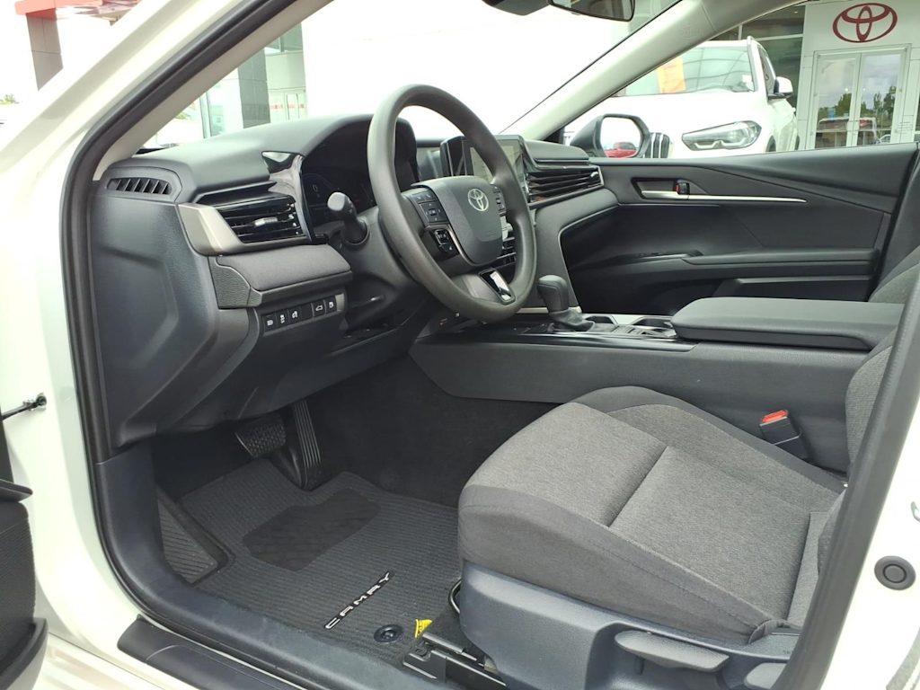 Thumbnail: 2025 Toyota Camry - 10