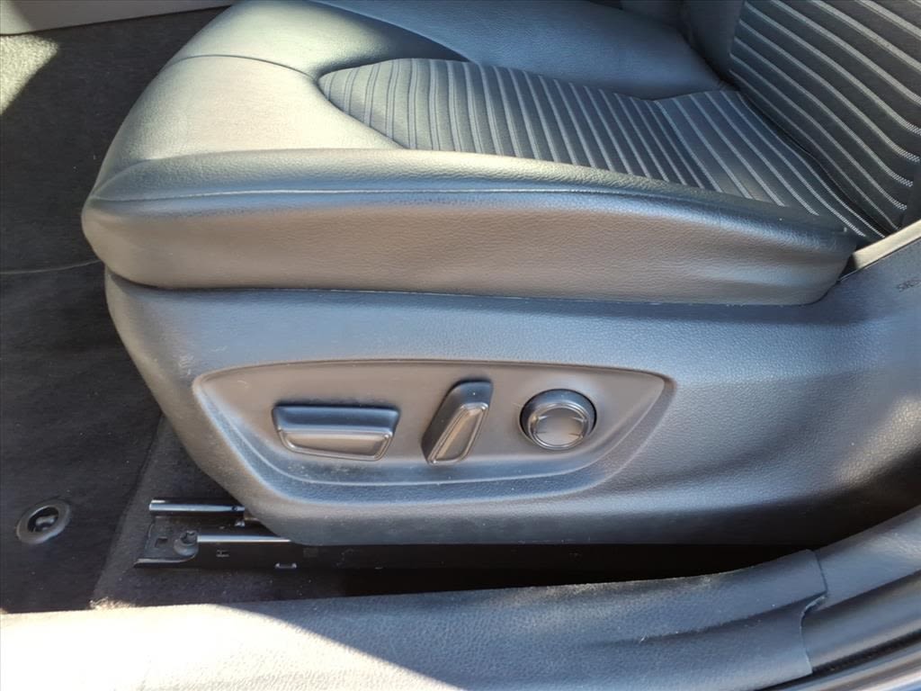 Thumbnail: 2022 Toyota Camry - 16