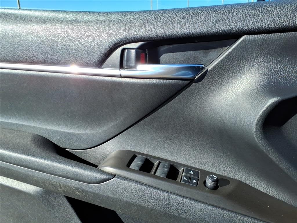 Thumbnail: 2022 Toyota Camry - 17