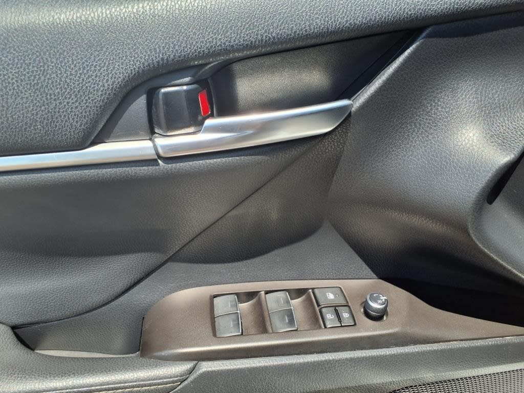 Thumbnail: 2023 Toyota Camry - 17