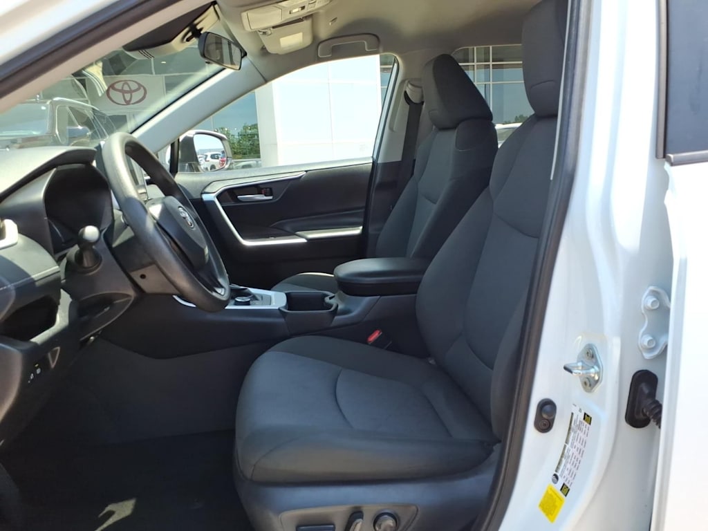 Thumbnail: 2025 Toyota RAV4 - 8